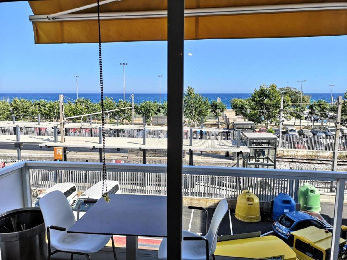 Luxury Apartment Accommodation, Next To Beach & Train Station 칼레라 외부 사진